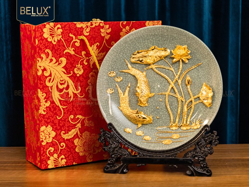 Đĩa Cá Chép Hoa Sen Dát Vàng - D25 (Xanh ngọc)